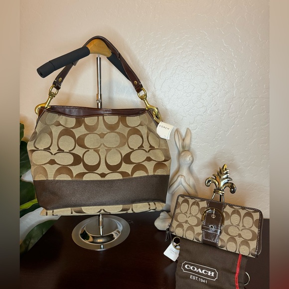 Coach Handbags - Vintage COACH single strap shoulder tote!